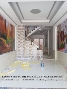 Phòng khách nhà bán toa xe lửa dĩ an